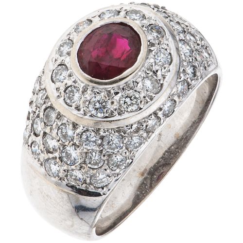 RING WITH RUBY AND DIAMONDS IN 18K WHITE GOLD 1 Oval cut ruby ~0.50 ct, Brilliant cut diamonds ~1.0 ct. Size: 6 ½ | ANILLO CON RUBÍ Y DIAMANTES EN ORO