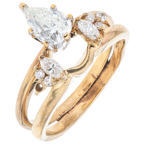 RING WITH DIAMONDS IN 14K YELLOW GOLD 1 Pear cut diamond ~0.70 ct Clarity: SI2-I1, Diamonds (different cuts) | ANILLO CON DIAMANTES EN ORO AMARILLO DE
