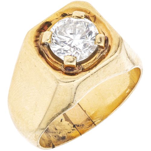 RING WITH DIAMOND IN 16K YELLOW GOLD 1 Brilliant cut diamond ~1.50 ct Clarity: I1-I2. Weight: 19.0 g. Size: 9 ¼ | ANILLO CON DIAMANTE EN ORO AMARILLO 