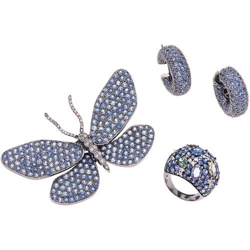 SET OF BROOCH, RING AND PAIR OF EARRINGS WITH SAPPHIRES, PRASIOLITES AND DIAMONDS IN 18K WHITE GOLD Weight: 80.7 g | JUEGO DE PRENDEDOR, ANILLO Y PAR 