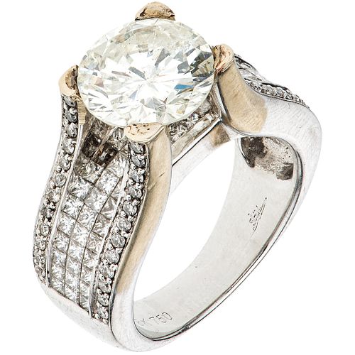 RING WITH DIAMONDS IN 18K WHITE GOLD 1 Brilliant cut diamonds ~3.50 ct Clarity: I3 Color: K-L, Diamonds (different cuts) | ANILLO CON DIAMANTES EN ORO