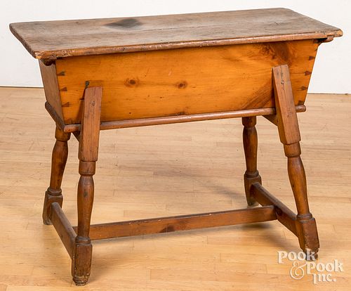 Pine doughbox table, 19th c.
