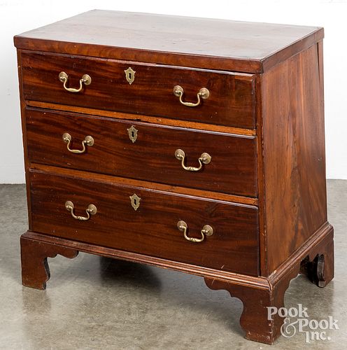 George III mahogany chest of drawers, late 18th c.