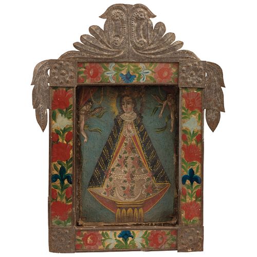 VIRGEN DE SAN JUAN DE LOS LAGOS MEXICO, 19TH CENTURY Oil on canvas Metal frame with glass and polychrome paper 9.4 x 6.6" (24 x 17 cm) | VIRGEN DE SAN