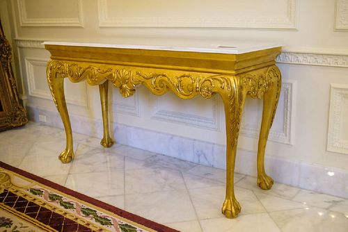 Console table gilted with acanthus carved knee