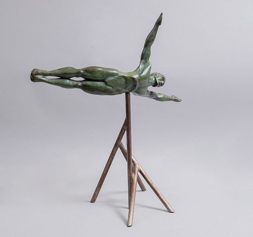 ANÓNIMO. Clavado en posicion A. Escultura bronce. 51 cm de altura.