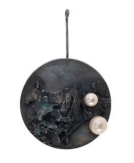 JOAN JOSEP THARRATS VIDAL (Girona, 1918 - Barcelona, 2001). 
Pendant pendant in oxidized and patinated silver in black and green