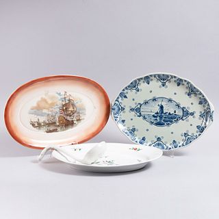 Lote de 3 platones y cucharón. Países Bajos y otros orígenes, SXX. Elaborados en porcelana Delft y semiporcelana. Piezas: 4