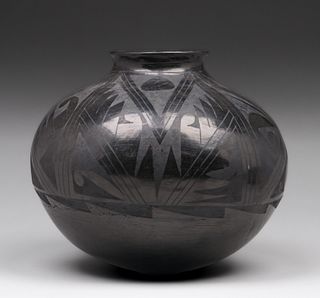 Contemporary Mata Ortiz Pottery Vase
