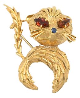 18 Karat Gold Cat Brooch, having citrine eyes and sapphire nose, height 1 1/2 inches.
