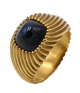 18 Karat Yellow Gold Ring, set with blue stone, size 6 1/2, 12 grams.