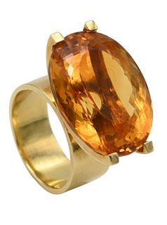 18 Karat Yellow Gold Ring, set with a single oval faceted amber stone, size 7 1/2, 16.9 x 22.7 millimeters, total weight 17 grams.