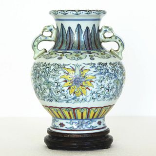 Chinese DouCai Porcelain Vase