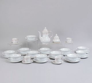 Servicio abierto para postre y té. Alemania y España, SXX. Elaborado en porcelana Winterling Bavaria y Capean. Piezas: 36
