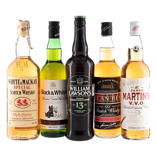 Lote de Whisky. William Lawson's. Black & White. Clan Ben. En presentaciones de 700 ml. y 750 ml. Total de piezas: 5.