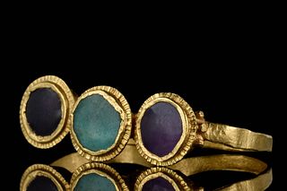 A ROMAN GOLD TRIPLE-BEZEL RING