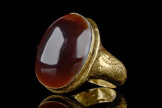 MEDIEVAL GOLD RING WITH ROMAN OVAL BANDED AGATE