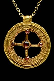 A LATE ROMAN GOLD PENDANT WITH CROSS
