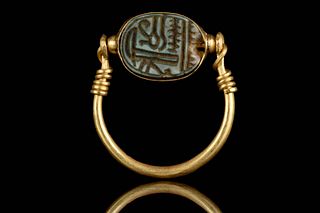 AN ANCIENT EGYPTIAN GOLD SWIVEL RING