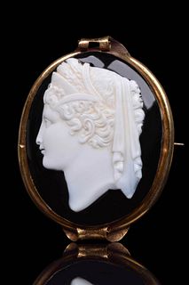 A POST CLASSICAL GOLD PENDANT SHELL CAMEO WITH EMPRESS AS SERES
