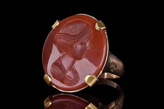 A POST CLASSICAL GOLD RING WITH INTAGLIO DEPICTING BUST OF EMPRESS