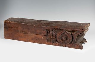 Hispanomuslim beam. Almohad period, 12th century. 
Carved wood.