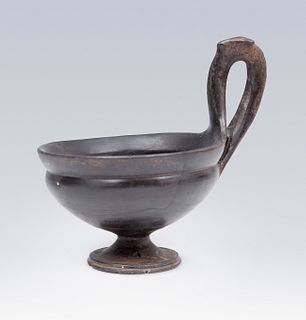 Etruscan Kyathos. 6th-5th century BC. 
Black buccaneer ceramic. 
Measures: 15,5 x 18,5 x 13,5 cm.