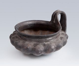 Etruscan Enocoe, 6th century BC. 
Black buccaneer pottery. 
Measures: 15,5 x 22 x 22 cm.