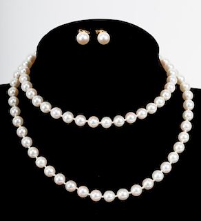 A Very Fine Cultured Pearl Necklace and Ear Studs