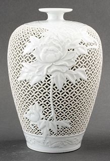 Korean Dan-Go-Jae Celadon Meiping Vase