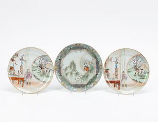 CHINESE, 3 FAMILLE ROSE FIGURAL PORCELAIN PLATES