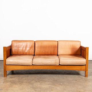 STICKLEY-STYLE LEATHER CUSHION EVEN ARM SETTLE