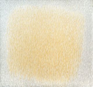 Henning, Gerda Gelb auf Grau. 1984. Öl auf Leinwand. 75 x 79,5 cm. Signiert und datiert, nochmals verso am Keilrahmen signiert sowie zusätzlich auf Et