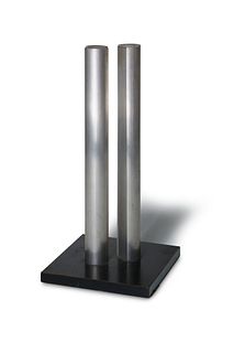 Ris, Günter Ferdinand o.T. Stele. Metallstäbe mit eingelassenem Kunststoff. Auf Sockel montiert. Höhe 32,3 cm (mit Sockel). - Insgesamt mit leichten G