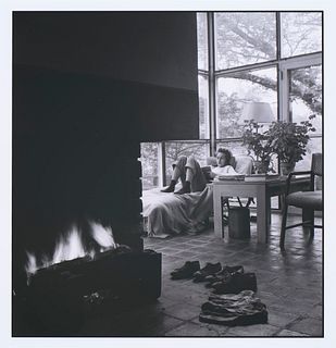 Miller, Wayne F. Joan Miller at Edward Steichen`s house, "Umpawaug". Redding, Connecticut. USA, 1942. Späterer Abzug nach der Photographie von 1942. C