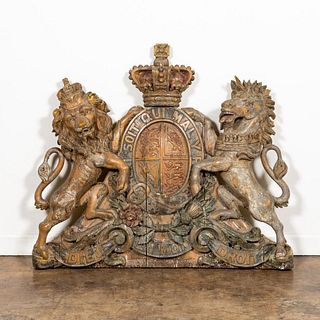 CARVED ROYAL COAT OF ARMS OF THE UNITED KINGDOM