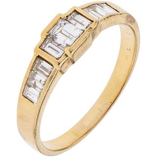 RING WITH DIAMONDS IN 18K YELLOW GOLD Baguette cut diamonds ~0.40 ct. Weight: 3.3 g. Size: 8 ½ | ANILLO CON DIAMANTES EN ORO AMARILLO DE 18K con diama