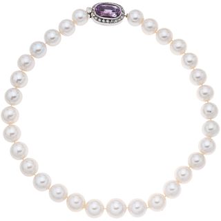 CHOKER WITH CULTURED PEARLS WITH CLASP IN 14K WHITE GOLD WITH AMETHYST AND DIAMONDS White pearls, luster and excellent blend | GARGANTILLA DE PERLAS C