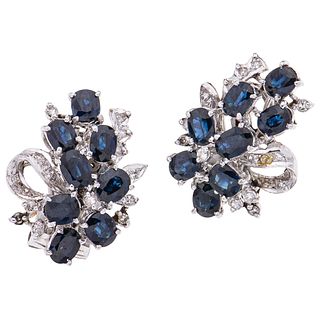 PAIR OF EARRINGS WITH SAPPHIRES AND DIAMONDS IN PALLADIUM SILVER Oval cut sapphires ~2.40 ct, 8x8 cut diamonds ~0.30 ct. Weight: 8.1 g | PAR DE ARETES