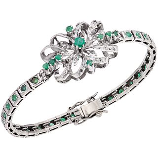 BRACELET WITH EMERALDS AND DIAMONDS IN PALLADIUM SILVER Round cut emeralds ~2.70 ct, 8x8 cut diamonds ~0.20 ct | PULSERA CON ESMERALDAS Y DIAMANTES EN