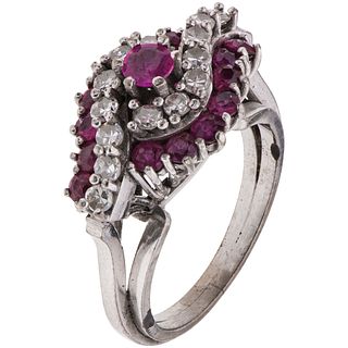 RING WITH RUBIES AND DIAMONDS IN PALLADIUM SILVER Round cut rubies ~1.0 ct, 8x8 cut diamonds. Weight: 6.5 g. Size: 6 ½ | ANILLO CON RUBÍES Y DIAMANTES