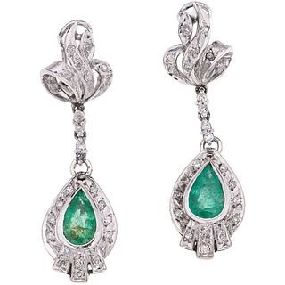 PAIR OF EARRINGS WITH EMERALDS AND DIAMONDS IN PALLADIUM SILVER Pear cut emeralds ~1.50ct, 8x8 cut diamonds ~0.48 ct. Weight: 11.2g | PAR DE ARETES CO