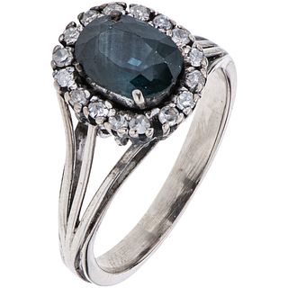 RING WITH SAPPHIRE AND DIAMONDS IN PALLADIUM SILVER 1 Oval cut sapphire ~1.0 ct, 8x8 cut diamonds ~0.10 ct. Weight: 3.3 g. Size: 6 | ANILLO CON ZAFIRO