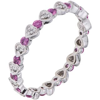 ETERNITY RING WITH RUBIES AND DIAMONDS IN 14K WHITE GOLD Round cut rubies ~0.25 ct. Weight: 2.1 g. Size: 8 ¼ | CHURUMBELA CON RUBÍES Y DIAMANTES EN OR
