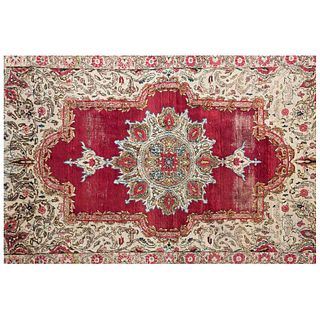 RUG, 20TH CENTURY, KIRMAN Style, Made of wool and cotton knotted by hand, Conservation details, 88.1 x 53.1" (224 x 135 cm) approximately... | TAPETE 