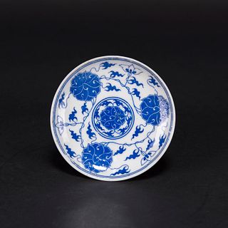 A BLUE AND WHITE 'LOTUS' DISH 