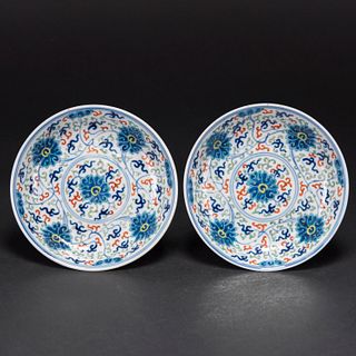 A PAIR OF BLUE AND WHITE AND DOUCAI 'LOTUS' DISHES, QIANLONG MARK 