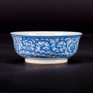 A CHINESE BLUE AND WHITE 'PEONY' BOWL 