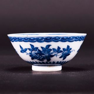 A CHINESE BLUE AND WHITE 'SANDUO' BOWL