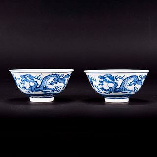 A PAIR OF BLUE AND WHITE 'DRAGON' BOWLS, GUANGXU PERIOD AND MARK